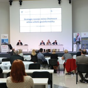 Budoucnost patří mladým, shodli se účastníci konference i strategickém rozvoji města