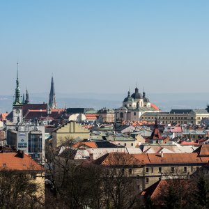 Mzdy jsou v Česku rekordně vysoké, kraj stále zaostává